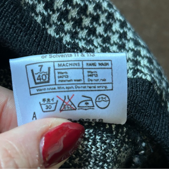 100% wool vintage cardigan- black and white houndstooth- jaeger- small - Picture 10 of 16